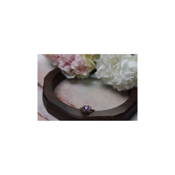 10K YELLOW GOLD  AMETHYST & DIAMOND RING SIZE 7.25