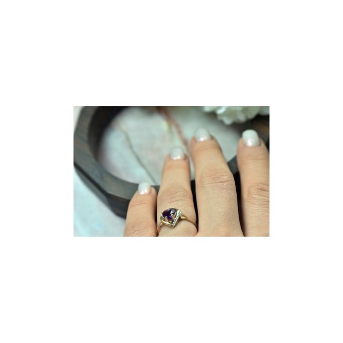 10K YELLOW GOLD  AMETHYST & DIAMOND RING SIZE 7.25