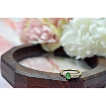 10K YELLOW GOLD EMERALD & COLORLESS SPINEL  RING SIZE 6.25