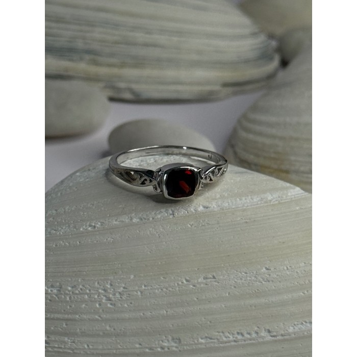 925 Sterling Silver Garnet Ring Size 8.5