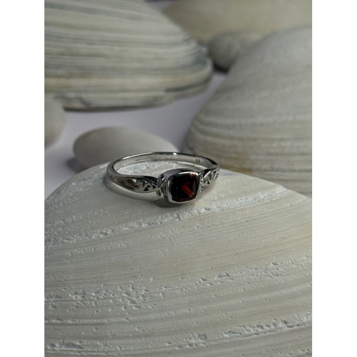 925 Sterling Silver Garnet Ring Size 8.5