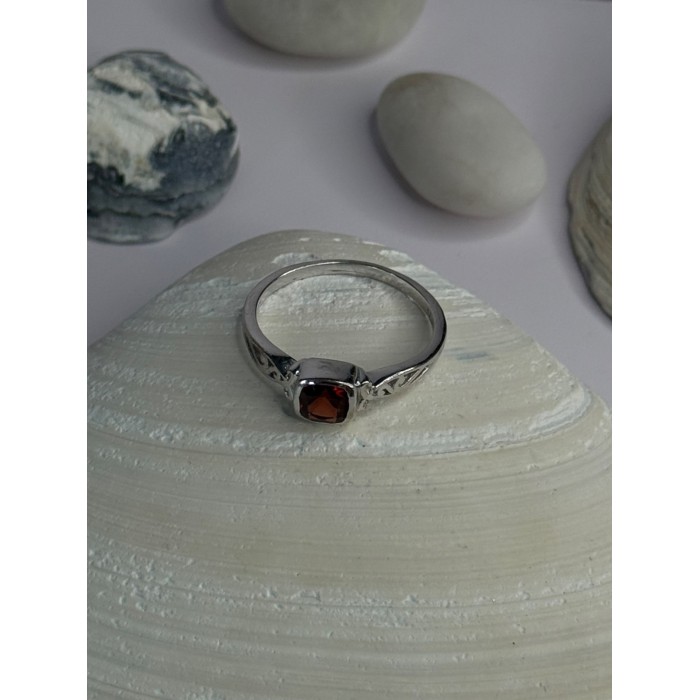 925 Sterling Silver Garnet Ring Size 8.5