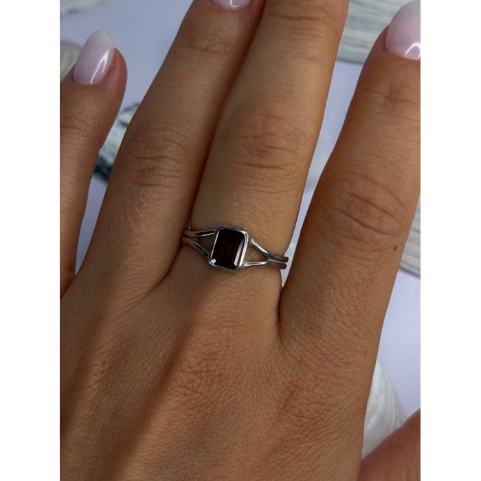 Classy 925 Sterling Silver Garnet Ring Size 8