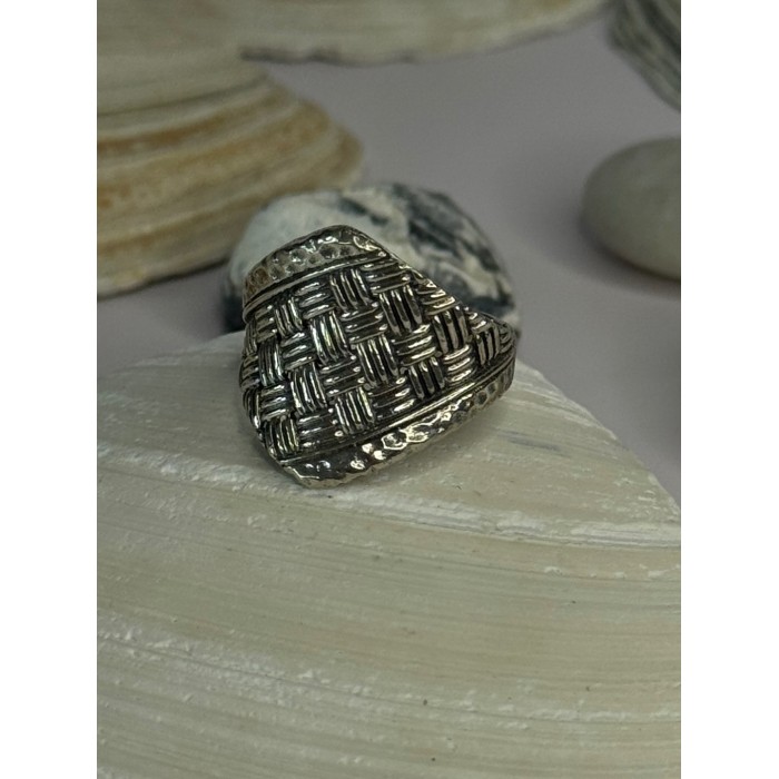 Classy Design 925 Sterling Silver Ring Size 8