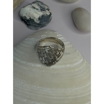 Classy Design 925 Sterling Silver Ring Size 8