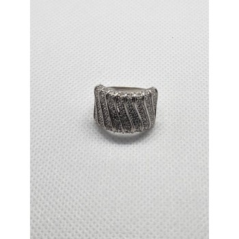 14K WHITE GOLD & DIAMOND RING  SIZE 5.5