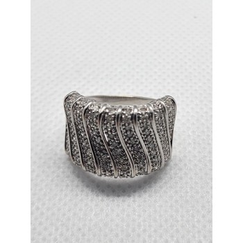 14K WHITE GOLD & DIAMOND RING  SIZE 5.5