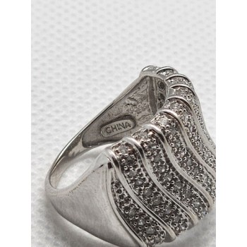 14K WHITE GOLD & DIAMOND RING  SIZE 5.5