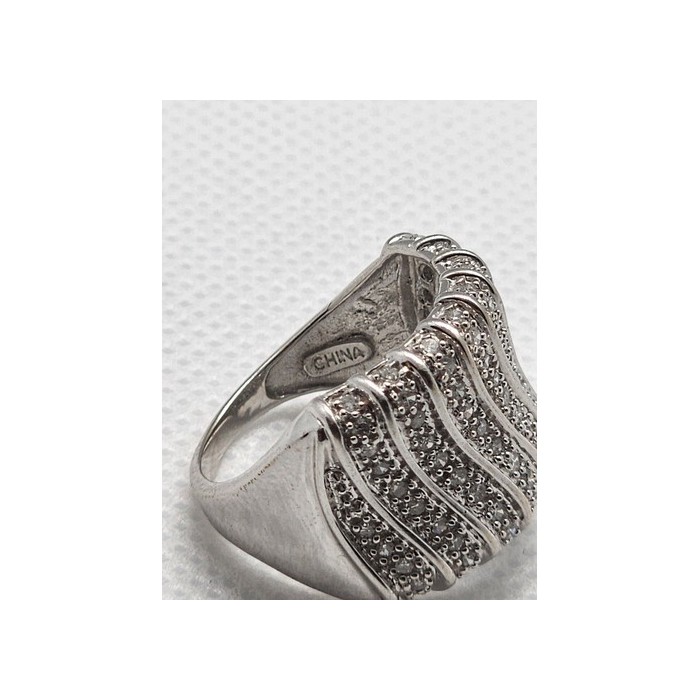 14K WHITE GOLD & DIAMOND RING  SIZE 5.5