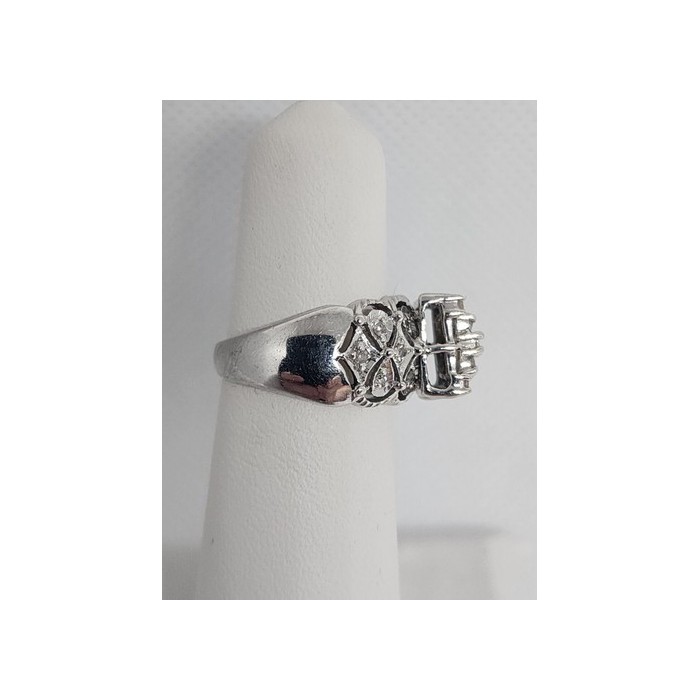 14K WHITE GOLD & DIAMONDS .5ct RING  SIZE 4