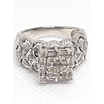14K WHITE GOLD & DIAMONDS .5ct RING  SIZE 4