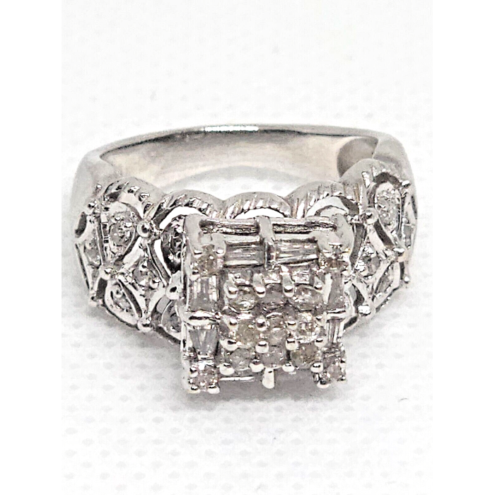 14K WHITE GOLD & DIAMONDS .5ct RING  SIZE 4