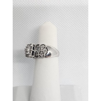 14K WHITE GOLD & DIAMONDS .5ct RING  SIZE 4
