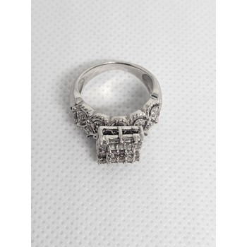14K WHITE GOLD & DIAMONDS .5ct RING  SIZE 4