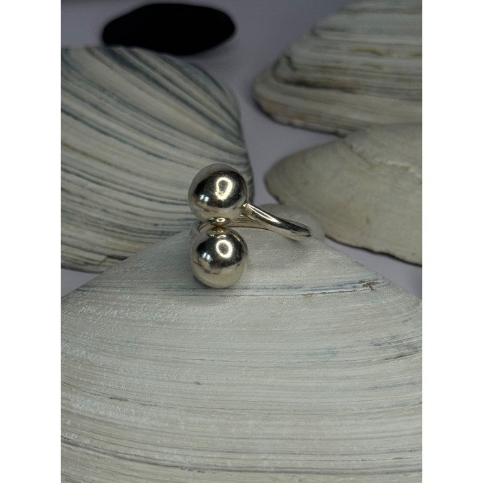 Unique Design 925 Sterling Silver Ring Size 6