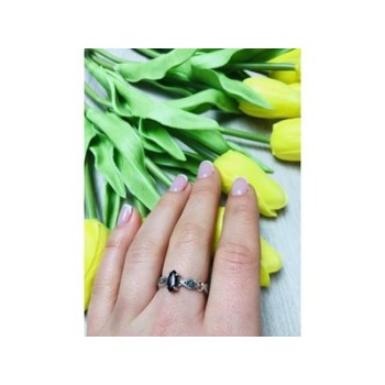 Avon 925 Sterling Silver Almandine Ring Size 8