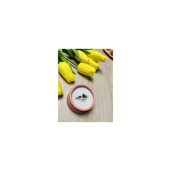 Avon 925 Sterling Silver Almandine Ring Size 8