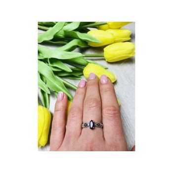 Avon 925 Sterling Silver Almandine Ring Size 8