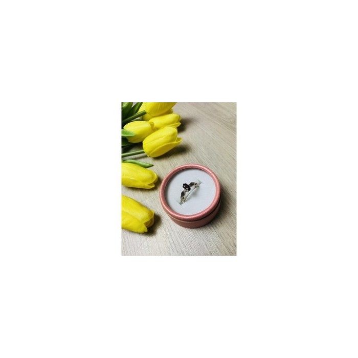 Avon 925 Sterling Silver Almandine Ring Size 8