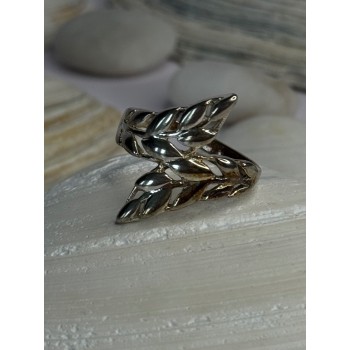 Beautiful Design 925 Sterling Silver Ring Size 8