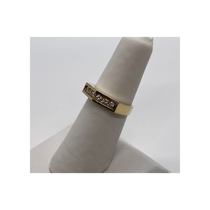 14K YELLOW GOLD & COLORLESS SAPPHIRE RING  SIZE 5.5