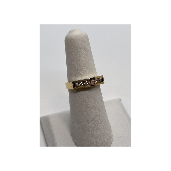 14K YELLOW GOLD & COLORLESS SAPPHIRE RING  SIZE 5.5