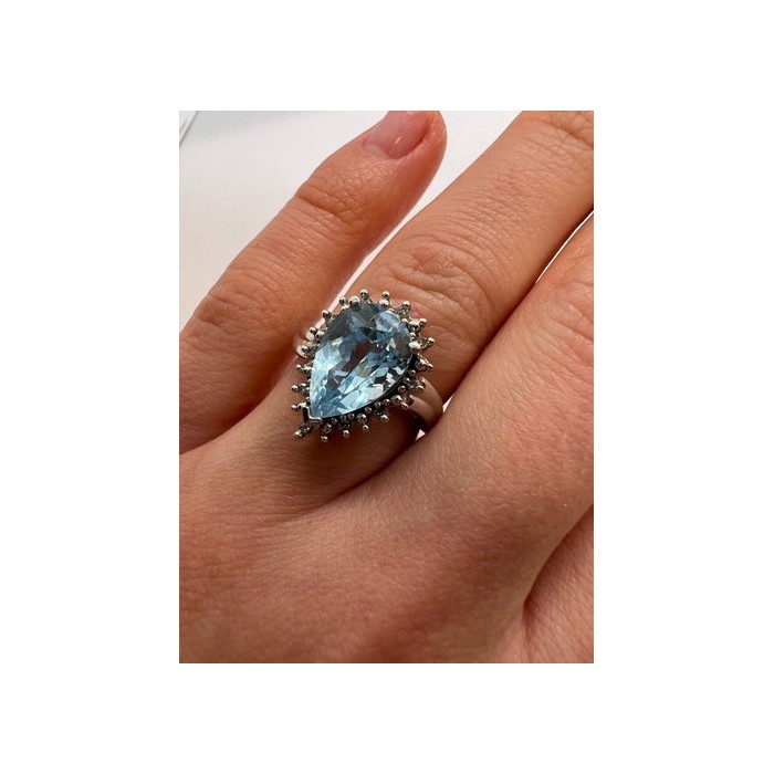 14K WHITE GOLD TOPAZ & DIAMONDS RING  SIZE 6