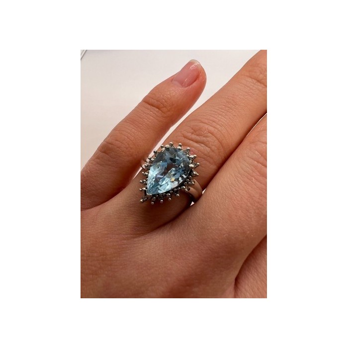 14K WHITE GOLD TOPAZ & DIAMONDS RING  SIZE 6