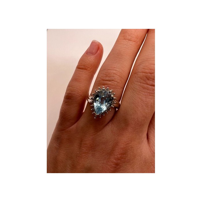 14K WHITE GOLD TOPAZ & DIAMONDS RING  SIZE 6