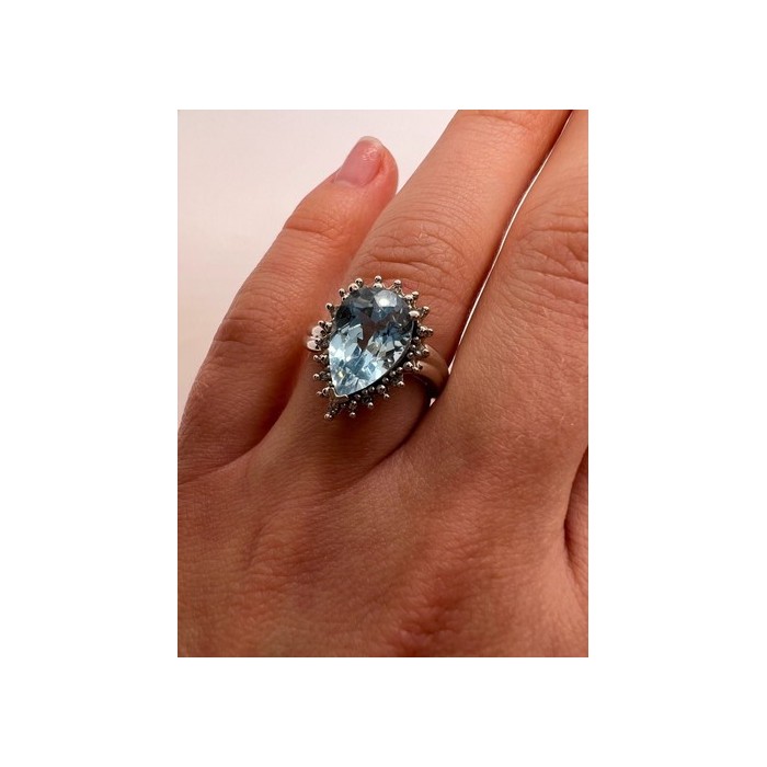 14K WHITE GOLD TOPAZ & DIAMONDS RING  SIZE 6