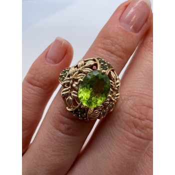 14K YELLOW GOLD  & PERIDOT RING  SIZE 4.5