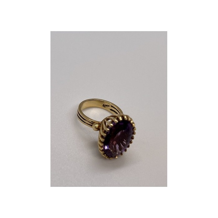 14K YELLOW GOLD & AMETHYST RING  SIZE 5.5