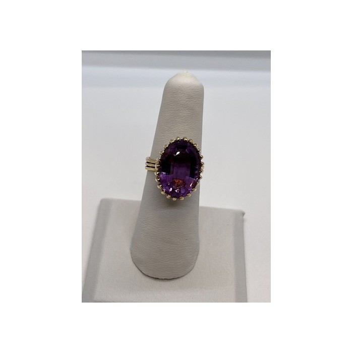 14K YELLOW GOLD & AMETHYST RING  SIZE 5.5