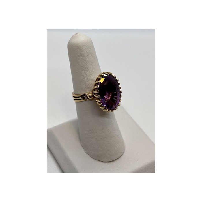 14K YELLOW GOLD & AMETHYST RING  SIZE 5.5