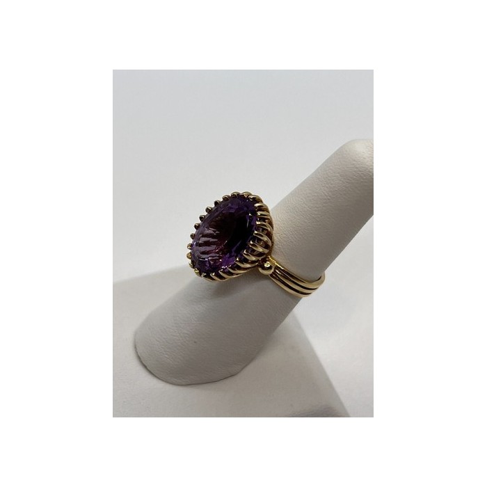 14K YELLOW GOLD & AMETHYST RING  SIZE 5.5