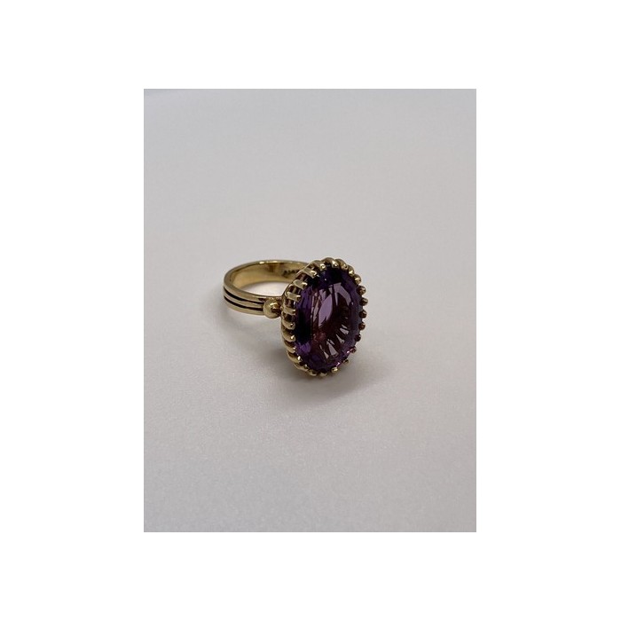 14K YELLOW GOLD & AMETHYST RING  SIZE 5.5