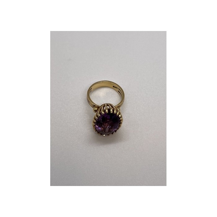14K YELLOW GOLD & AMETHYST RING  SIZE 5.5
