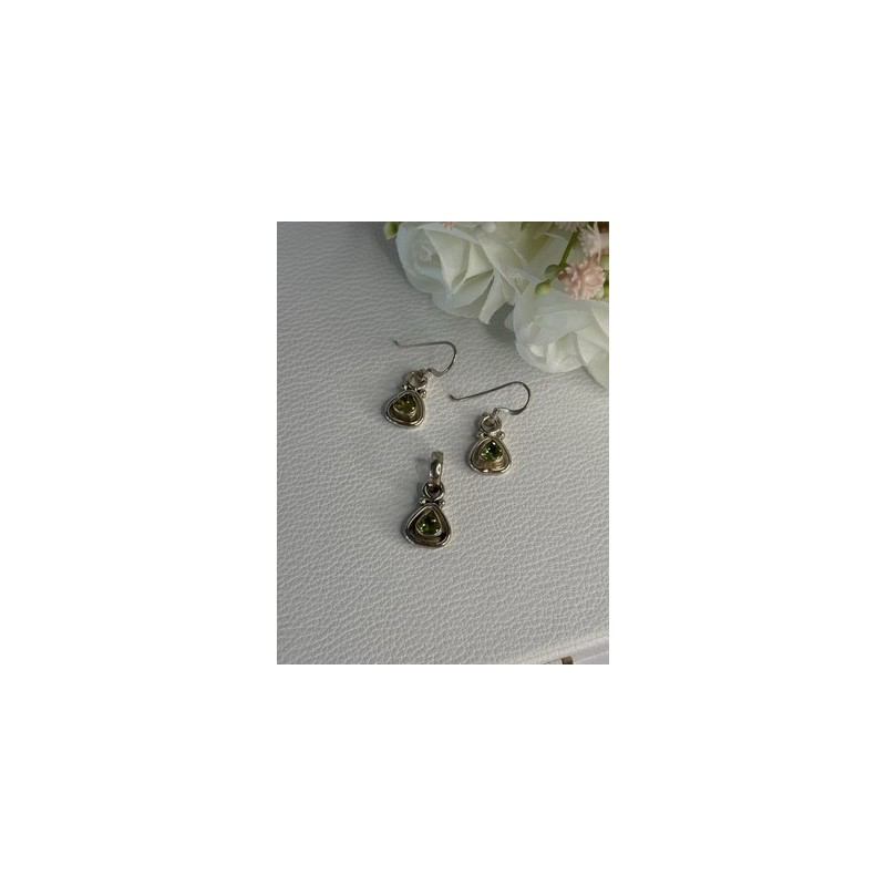925 Sterling Silver Peridot Earrings & Pendant Set
