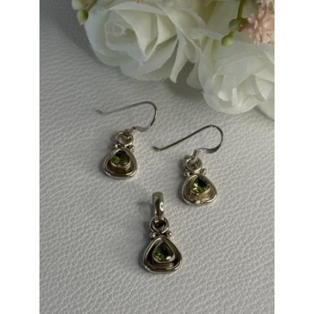925 Sterling Silver Peridot Earrings & Pendant Set