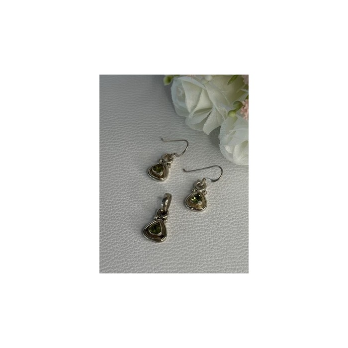 925 Sterling Silver Peridot Earrings & Pendant Set