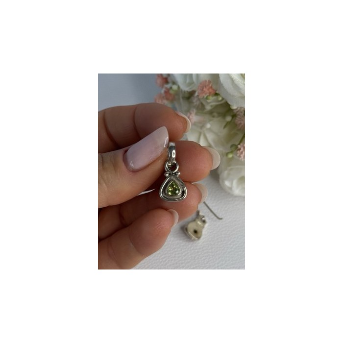 925 Sterling Silver Peridot Earrings & Pendant Set
