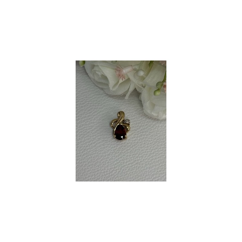 10K YELLOW GOLD GARNET & DIAMOND PENDANT LENGTH 0.65 INCH