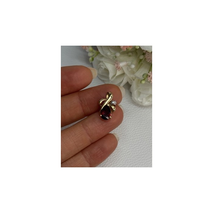 10K YELLOW GOLD GARNET & DIAMOND PENDANT LENGTH 0.65 INCH