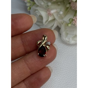 10K YELLOW GOLD GARNET & DIAMOND PENDANT LENGTH 0.65 INCH
