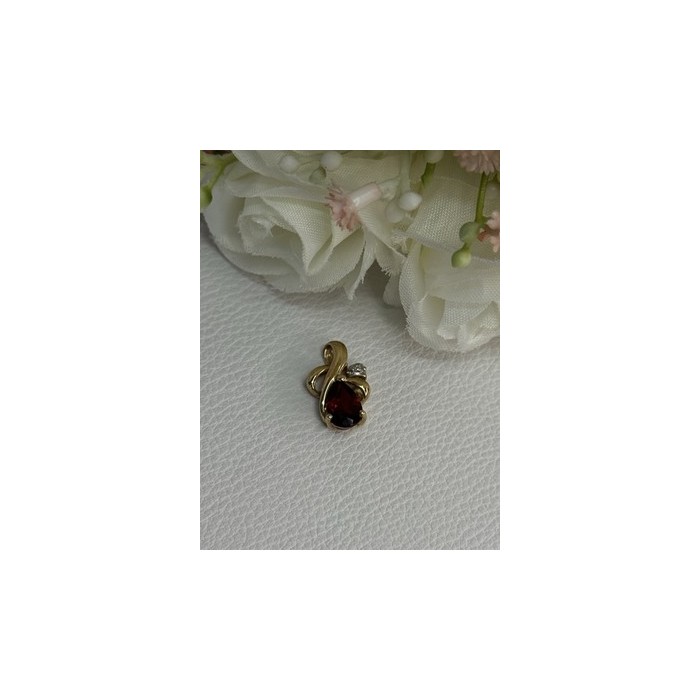 10K YELLOW GOLD GARNET & DIAMOND PENDANT LENGTH 0.65 INCH