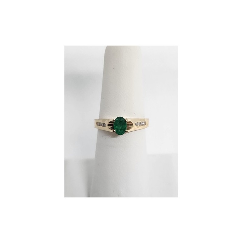 14K YELLOW GOLD EMERALD & DIAMONDS  RING  SIZE 5.5