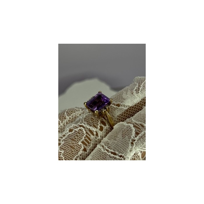 10K YELLOW GOLD AMETHYST & DIAMONDS RING SIZE 6.5