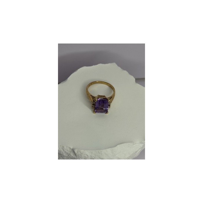 10K YELLOW GOLD AMETHYST & DIAMONDS RING SIZE 6.5