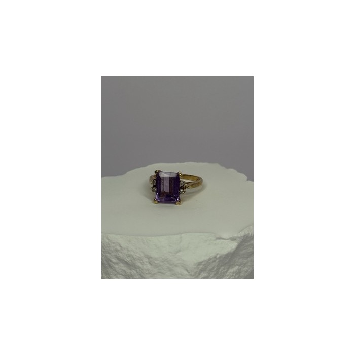 10K YELLOW GOLD AMETHYST & DIAMONDS RING SIZE 6.5