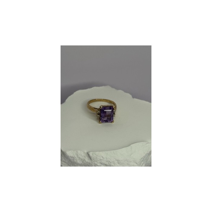 10K YELLOW GOLD AMETHYST & DIAMONDS RING SIZE 6.5